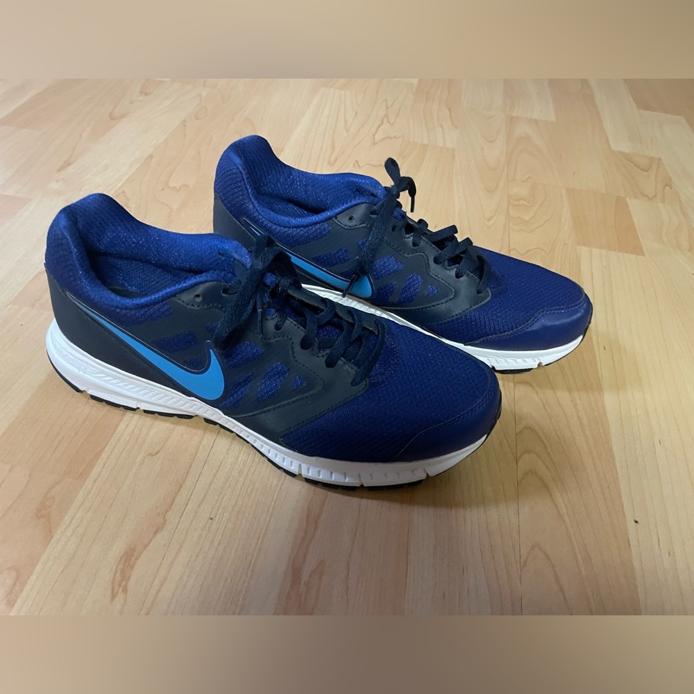 Men’s NIKE Downshifter 6 Athletic Shoe
size 10 EU 44